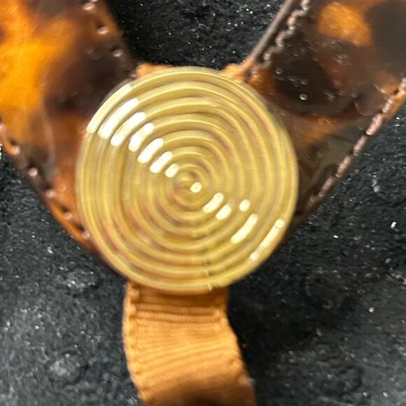 Vionic Hilda tortoise thong comfort sandals. Size 8 - Picture 4 of 6